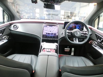 MERCEDES-BENZ EQE - 8