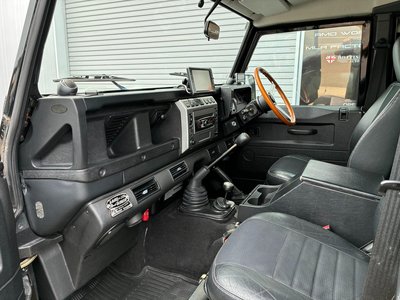 LAND ROVER DEFENDER - 8