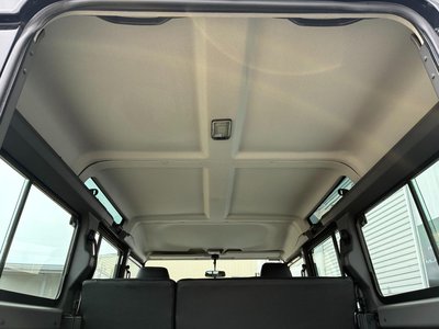 LAND ROVER DEFENDER - 9