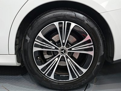 MERCEDES-BENZ E-CLASS - 8