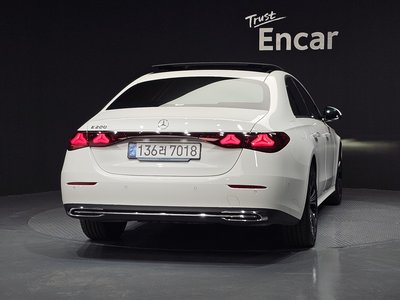 MERCEDES-BENZ E-CLASS - 4