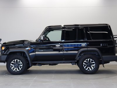 TOYOTA LAND CRUISER 70 - 7