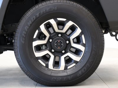 TOYOTA LAND CRUISER 70 - 3