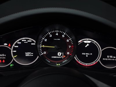 PORSCHE PANAMERA - 8