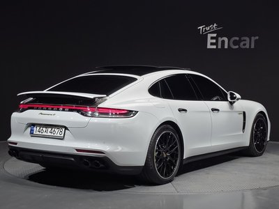 PORSCHE PANAMERA - 3