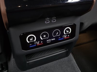 صورة مصغرة 33 لـ 2025 BMW 5 SERIES