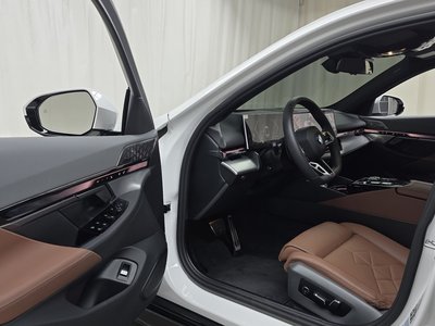 صورة مصغرة 13 لـ 2025 BMW 5 SERIES