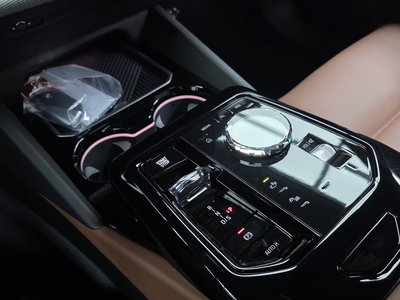 صورة مصغرة 12 لـ 2025 BMW 5 SERIES
