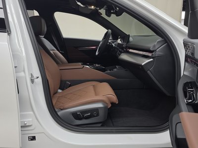 صورة مصغرة 16 لـ 2025 BMW 5 SERIES