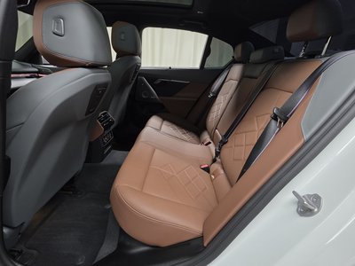 صورة مصغرة 18 لـ 2025 BMW 5 SERIES