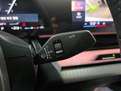 صورة مصغرة 29 لـ 2025 BMW 5 SERIES