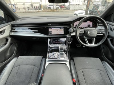 AUDI Q8 - 3