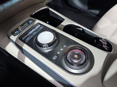 2023 Genesis GV70 — миниатюра 12