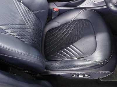 ASTON MARTIN DBX - 6