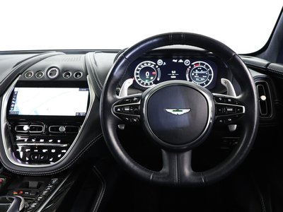 ASTON MARTIN DBX - 8