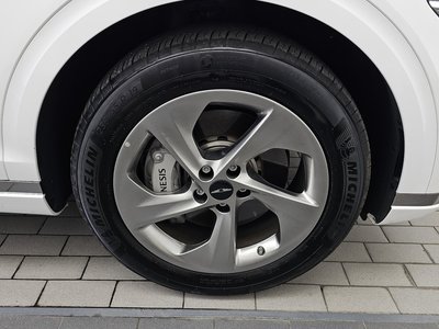 صورة 8 لـ 2024 Genesis GV70