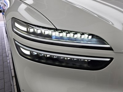 صورة 9 لـ 2024 Genesis GV70