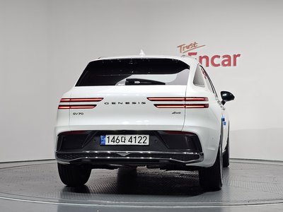 صورة 3 لـ 2024 Genesis GV70
