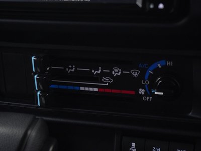 2024 Toyota LAND CRUISER 70 — миниатюра 39
