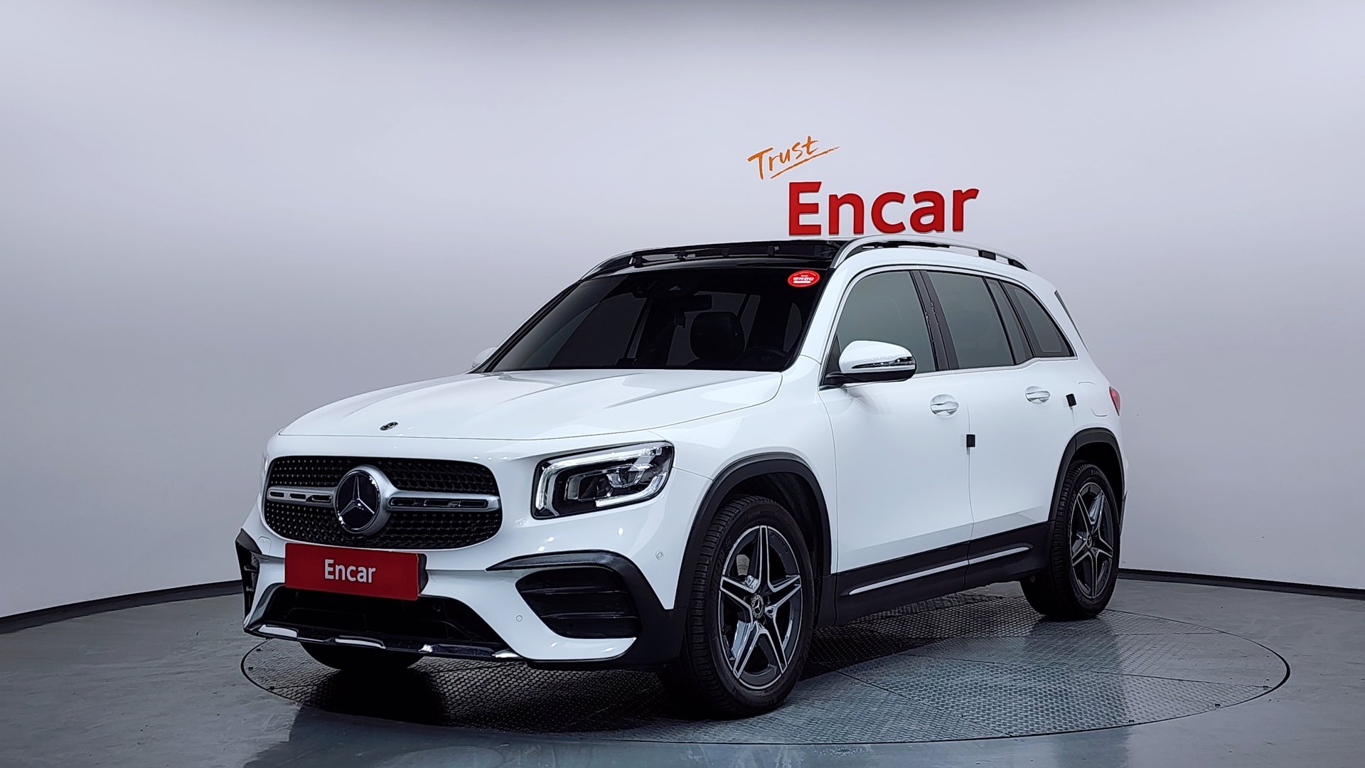 MERCEDES-BENZ GLB - View 1