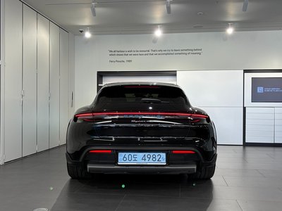 PORSCHE TAYCAN - 3
