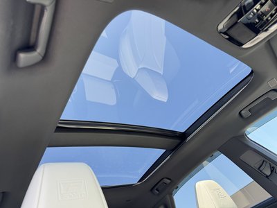 صورة 10 لـ 2025 Lexus RX