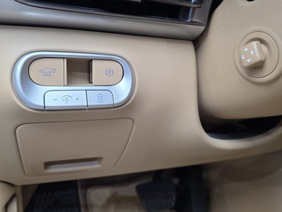 2023 Genesis GV60 thumbnail 28