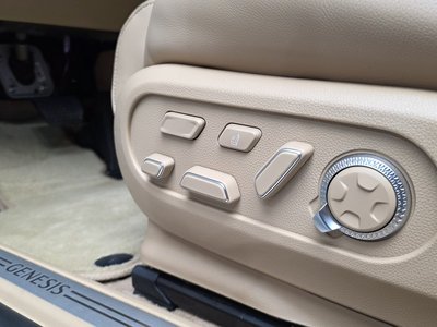 2023 Genesis GV60 thumbnail 32
