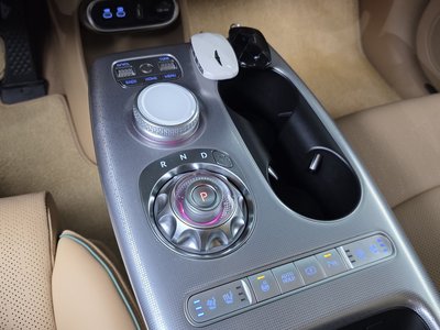 2023 Genesis GV60 thumbnail 12