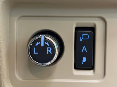 صورة مصغرة 40 لـ 2023 Toyota LAND CRUISER PRADO