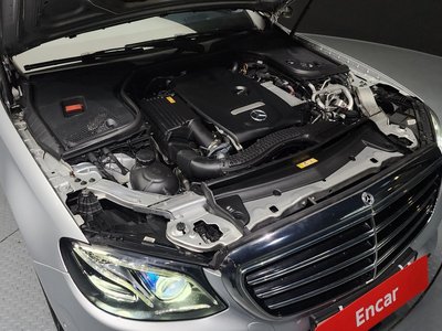 MERCEDES-BENZ E-CLASS - 7