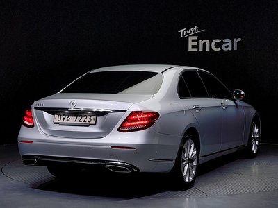 MERCEDES-BENZ E-CLASS - 3