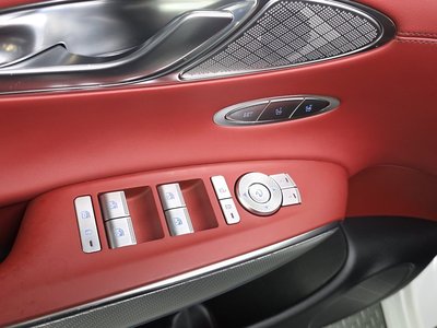 2021 Genesis GV70 thumbnail 33