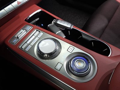 2021 Genesis GV70 thumbnail 12