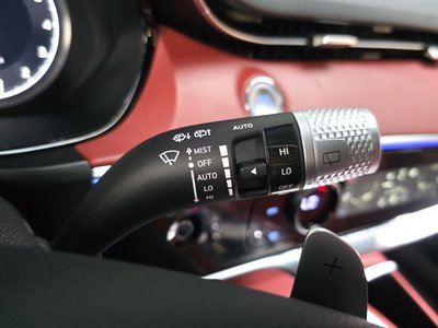 2021 Genesis GV70 thumbnail 32