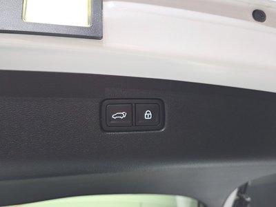 2021 Genesis GV70 thumbnail 35