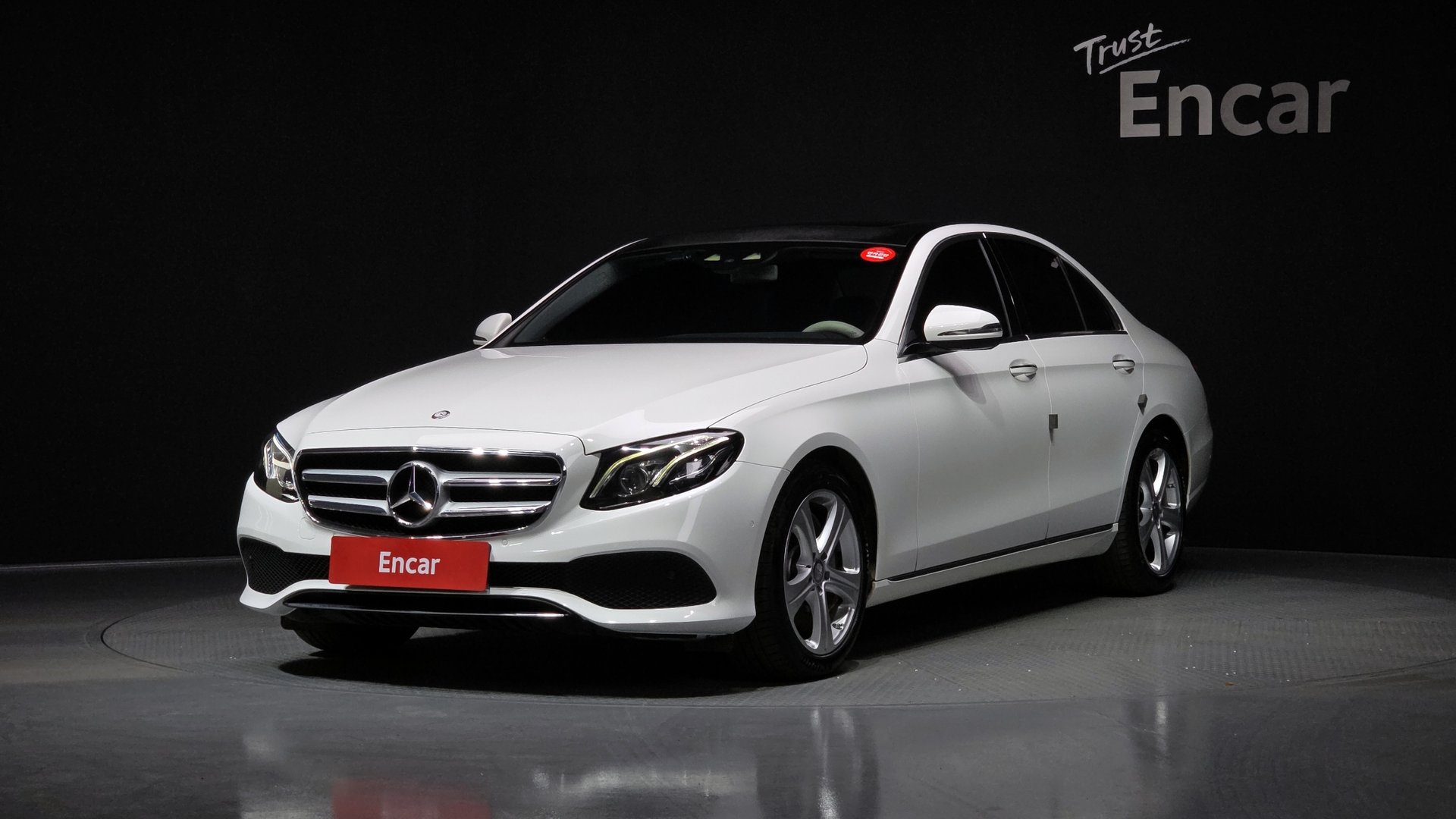 MERCEDES-BENZ E-CLASS - View 1