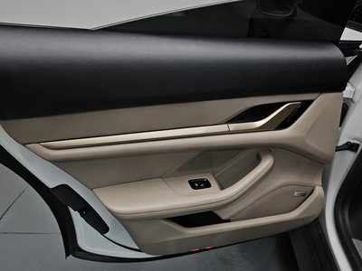 صورة مصغرة 15 لـ 2021 Porsche TAYCAN