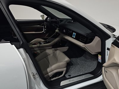 صورة مصغرة 17 لـ 2021 Porsche TAYCAN