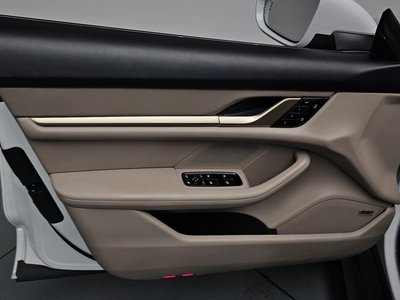 صورة مصغرة 14 لـ 2021 Porsche TAYCAN