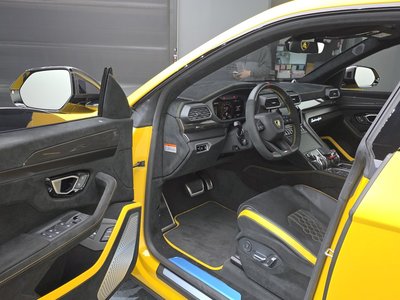 LAMBORGHINI URUS - 10