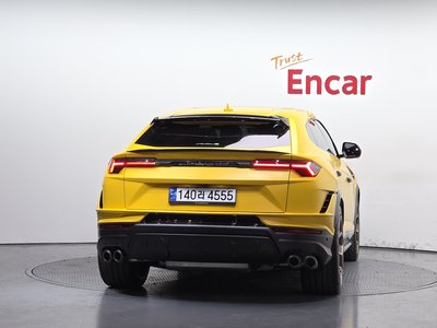 LAMBORGHINI URUS - 3