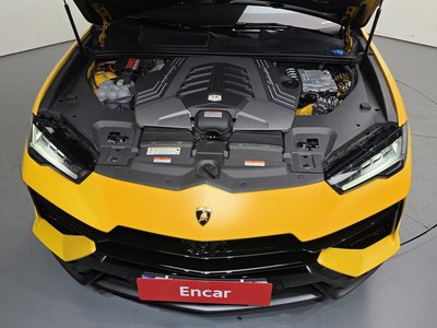 LAMBORGHINI URUS - 7