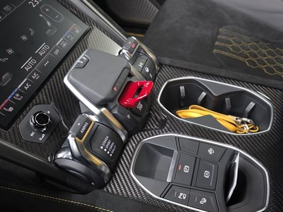 LAMBORGHINI URUS - 9