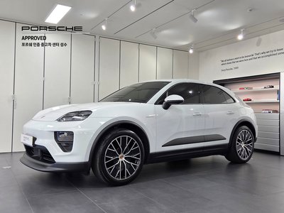 PORSCHE MACAN EV