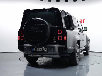 LAND ROVER DEFENDER - 4