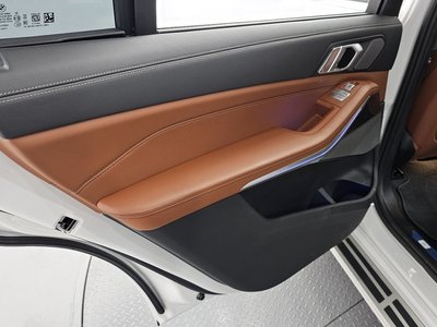 2025 BMW X7 — миниатюра 15