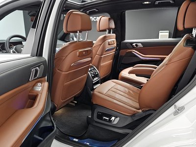2025 BMW X7 — миниатюра 17