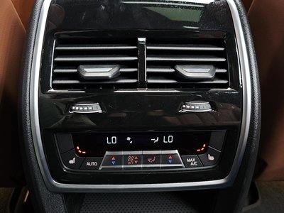 2025 BMW X7 — миниатюра 24