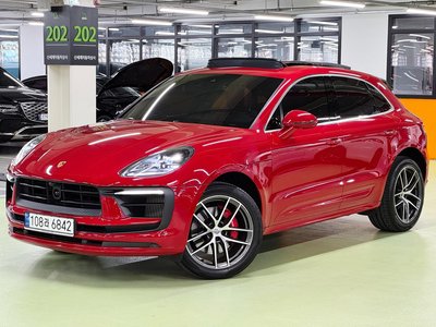 PORSCHE MACAN - 1